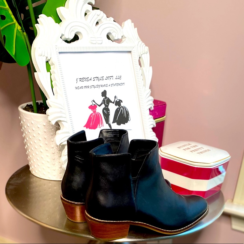 Cole Haan - Picture 2 of 3